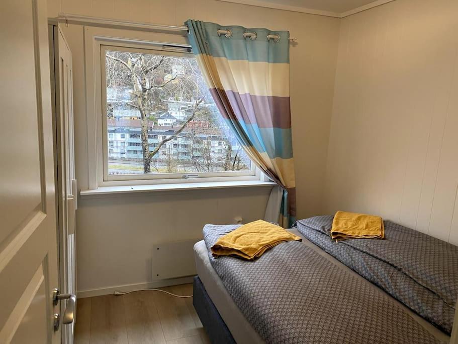 Lovely 2 Bedroom Apartmen With Free Parking Берген Екстер'єр фото