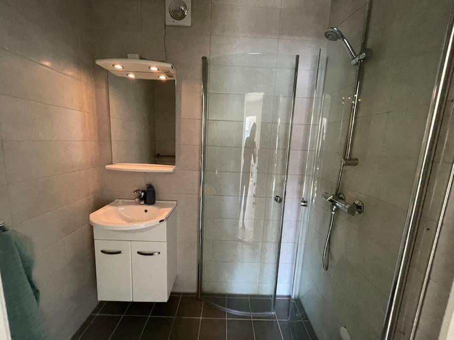 Lovely 2 Bedroom Apartmen With Free Parking Берген Екстер'єр фото